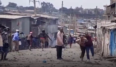 Police officer pretending to be journalist cleverly arrests protester in Mathare