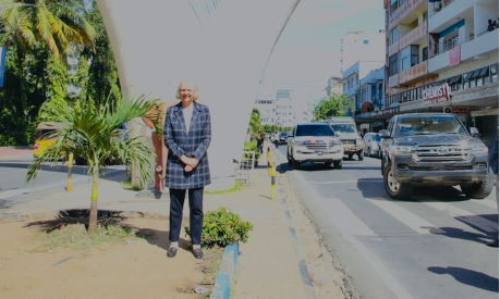 Meg Whitman Angers Kenyans After Blocking Major Highway to Take Photo