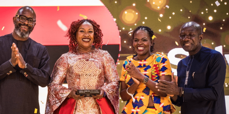 MTN Uganda CEO Sylvia Mulinge (2nd left) with her CEO of the year award. PHOTO/Mulinge Sylvia